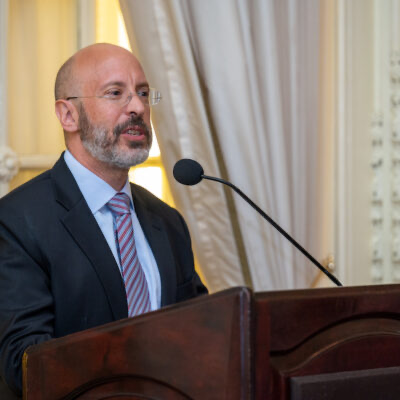 Elisha Wiesel speaking at a Jewish Wisdom Society event